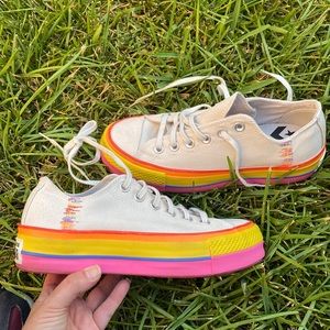 CONVERSE Chuck Taylor All Star Lift Low 'Rainbow Vintage White' 🌈
Women’s 6.5